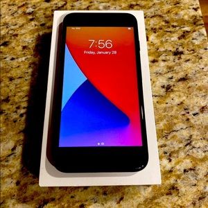 iPhone SE 2nd Generation 64GB Black Verizon Unlimited 5G Service PLUS APPLECARE